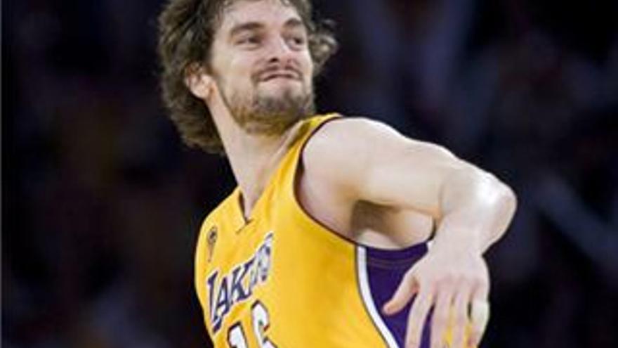 Los Lakers pierden terreno tras su derrota contra Portland