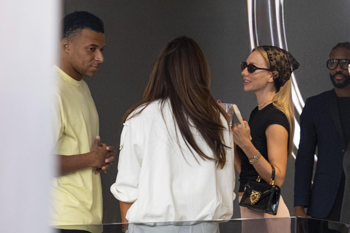 Mbappé y Ester Expósito, de compras por París tras el Mundial