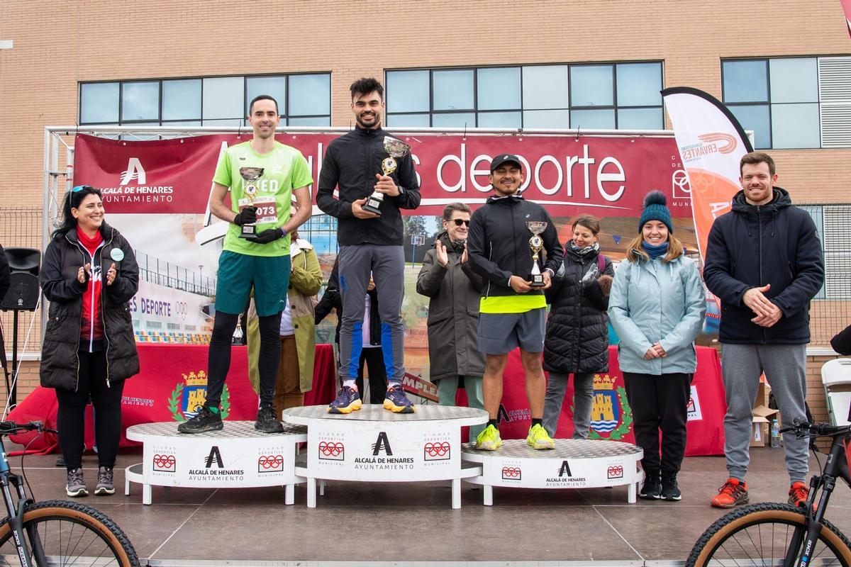 Entrega de premios (podio) del primer Cross Escolar del circuito municipal de Alcalá