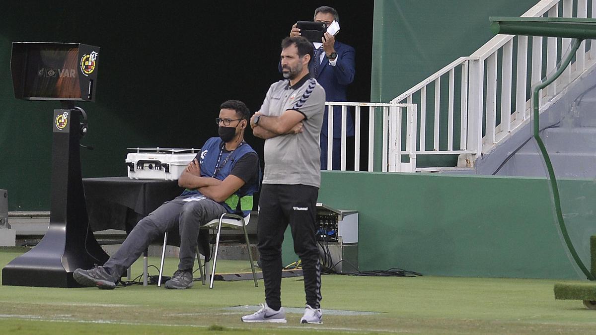 El segundo entrenador del Elche, Jesús Muñoz, ayer.