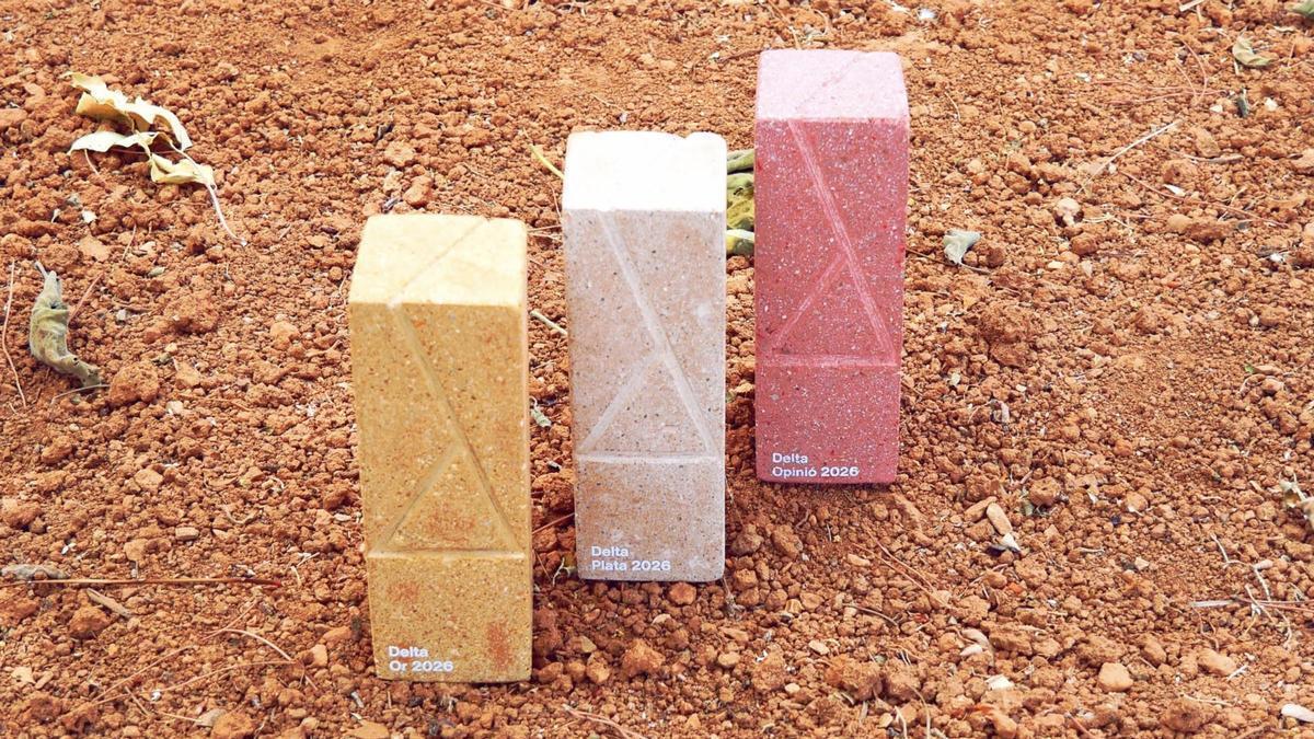 Los galardones oficiales han sido diseñados por Huguet con tierra compactada