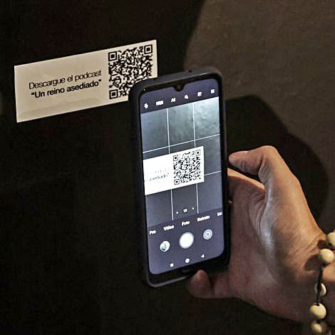 Captura con un teléfono móvil de uno de los códigos QR de la exposición. | Irma Collín