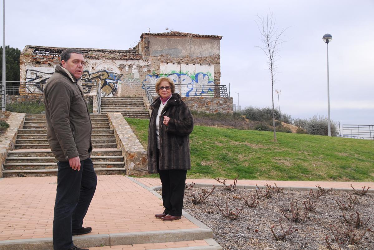 En primer término, el sacerdote Antonio Pariente, en San Blas.