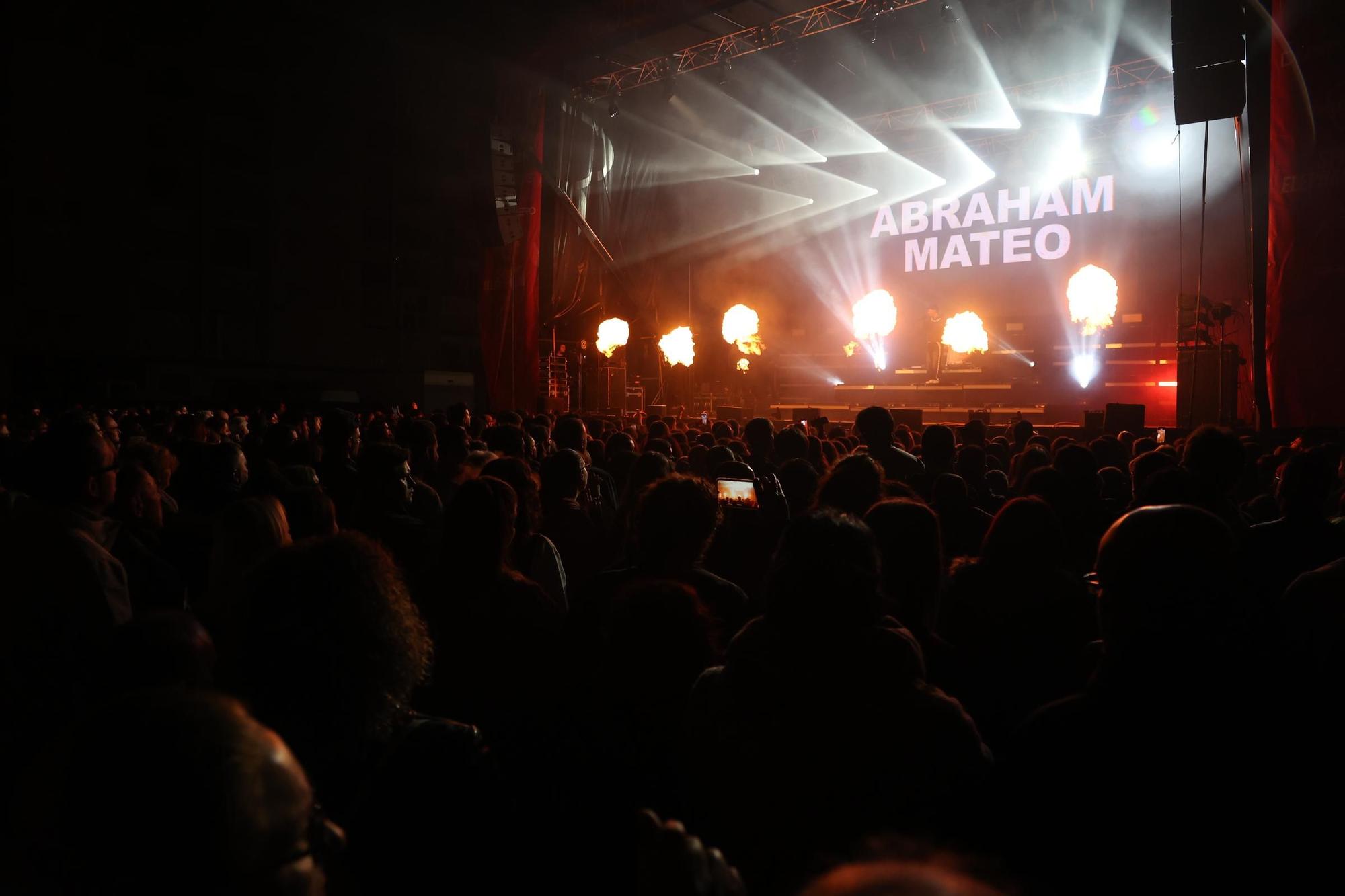 Abraham Mateo reúne a casi 8.000 personas en el concierto más multitudinario de las fiestas de Cullera