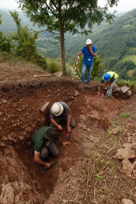 Excavación en el castro de Boinas