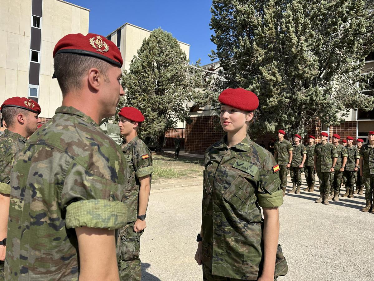 La princesa Leonor, de maniobras militares