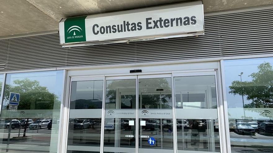 Entrada a la unidad de consultas externas del Hospital del Guadalhorce.