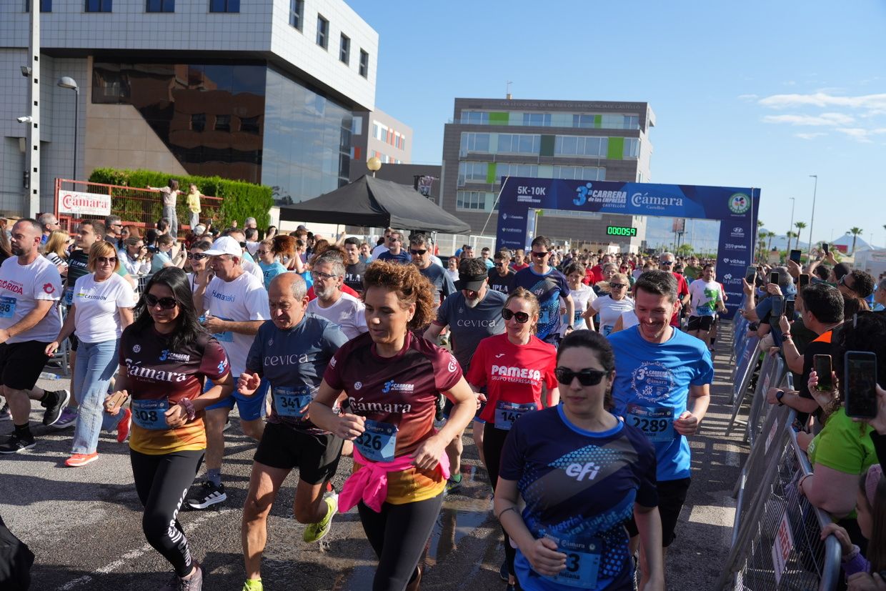 Búscate en las fotos de la Carrera de las Empresas en Castellón