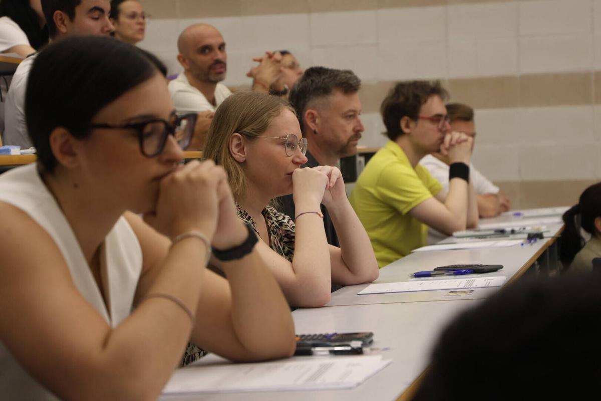 Más de 2.400 aspirantes a maestro se examinan en Córdoba