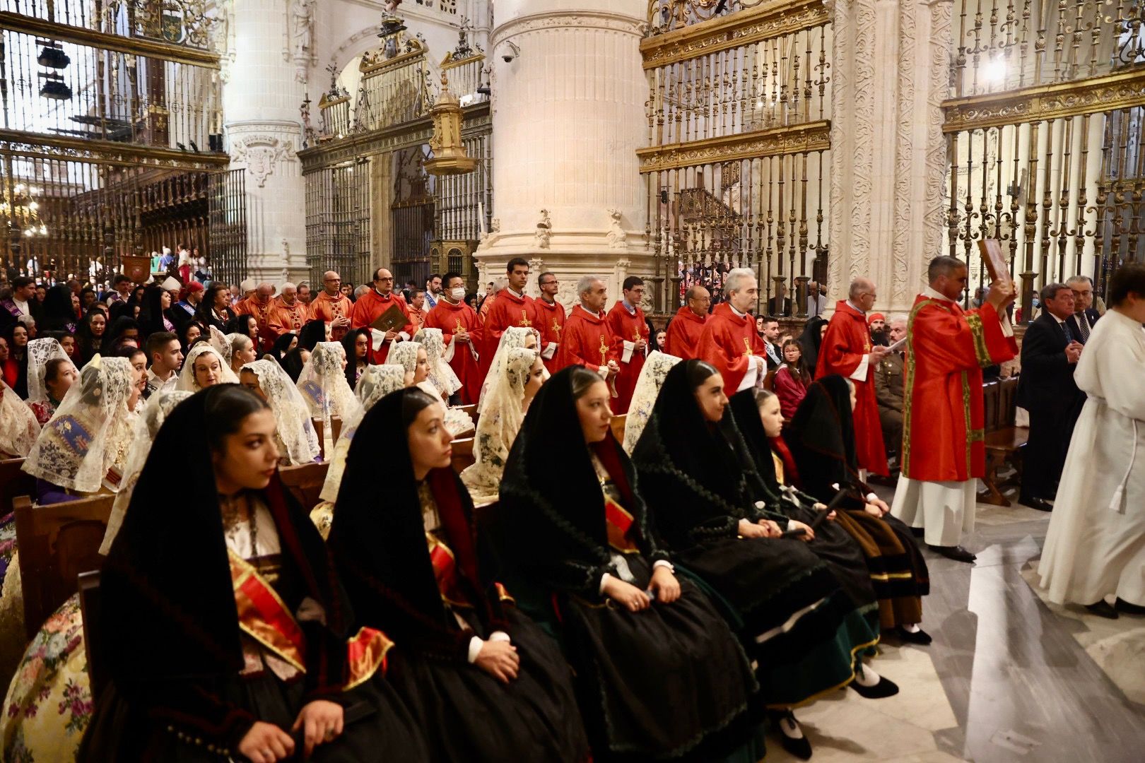 Carmen, Nerea y la corte en Burgos: Catedral, Bajada de Peñas y Ofrenda