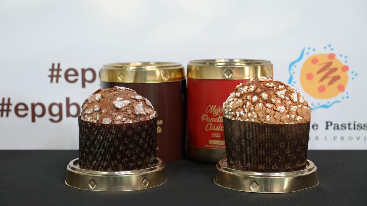 Los mejores 'panettones' artesanos de España de 2022: a la izquierda el de L'Atelier (de chocolate) y a la derecha, el de Panes Creativos (clásico, de frutas).