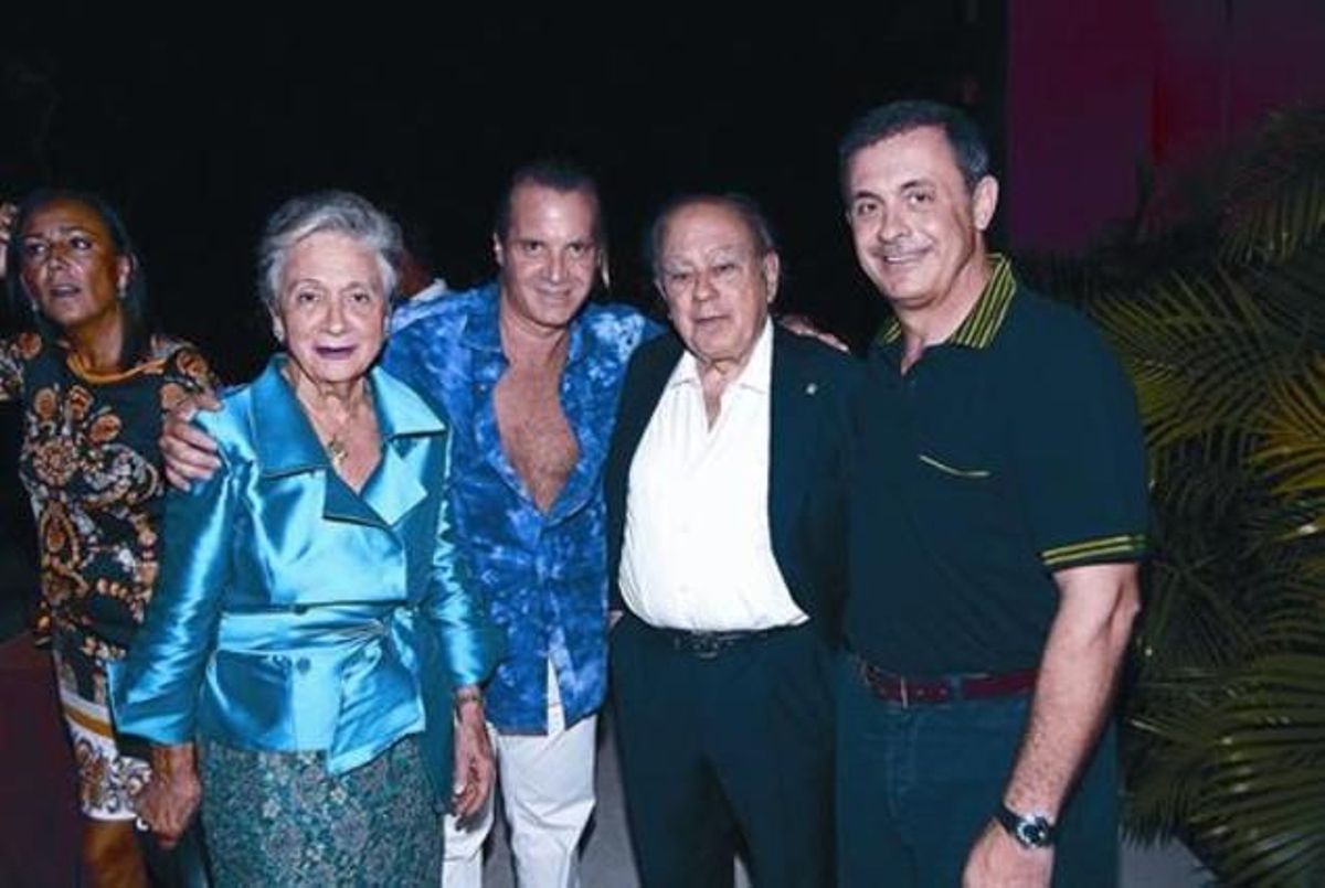Jordi Pujol Ferrusola (dreta), amb els seus pares, la seva dona i un soci, a Acapulco el 2010. Jordi Pujol Ferrusola (dreta), amb els seus pares, la seva dona i un soci, a Acapulco el 2010.