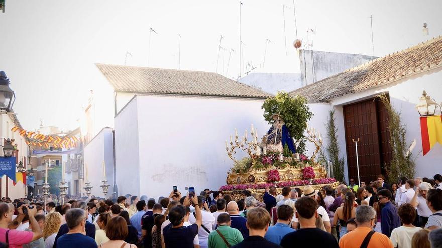 La Virgen de Araceli y la Divina Pastora recorren las calles de Córdoba
