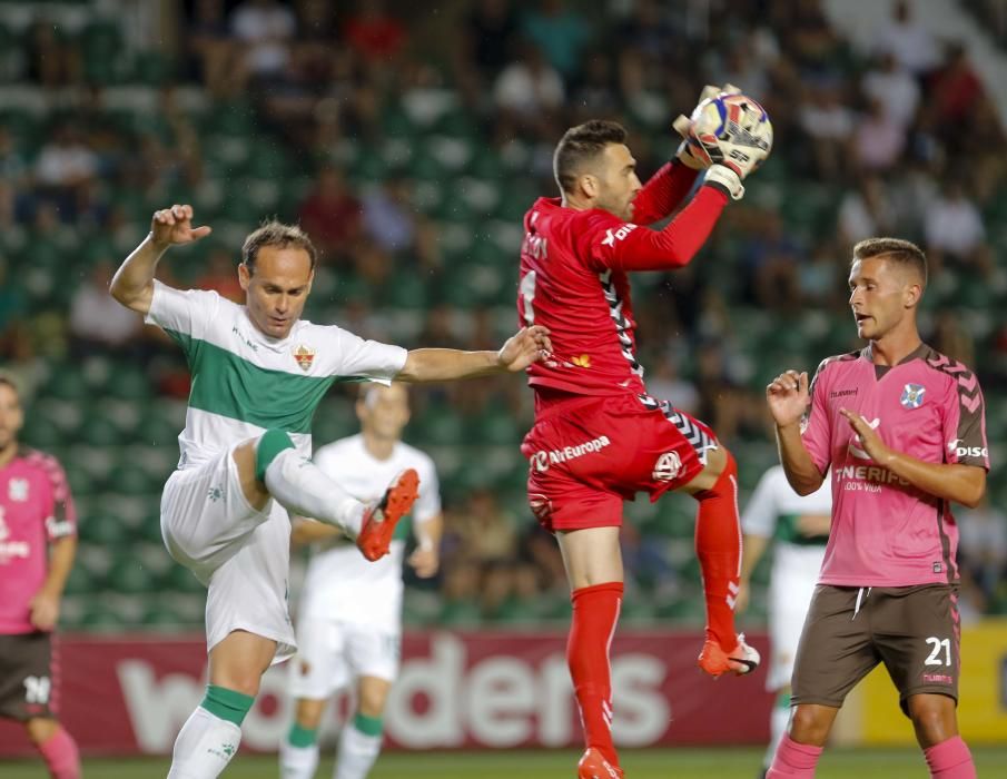 El Elche CF acelera en casa