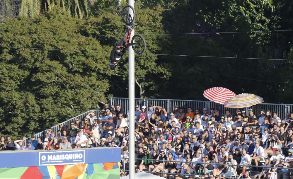 Miles de personas disfrutan en el Náutico de Vigo de las numerosas pruebas de deporte urbano que se disputan en O Marisquiño.