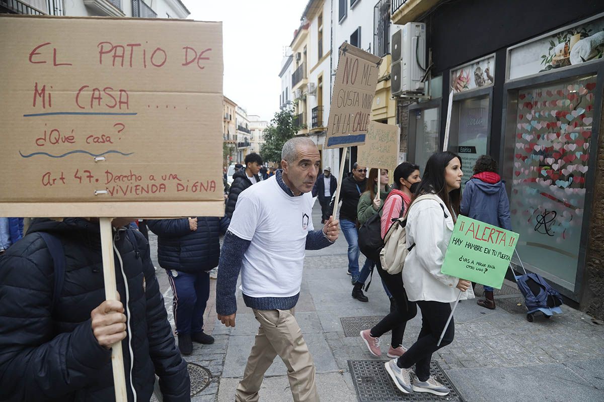 Las personas sin techo piden su derecho a tener un hogar