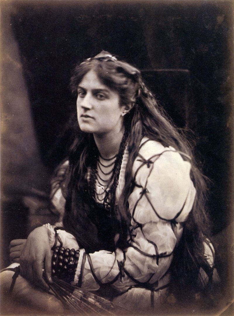 Hypatia, fotografía de 1867, por Julia Margaret Cameron.