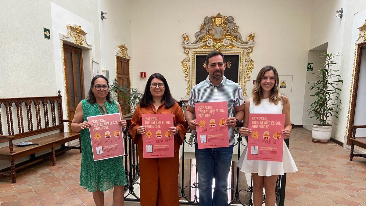 Alzira pone en marcha una campaña para fomentar el uso de la protección solar.