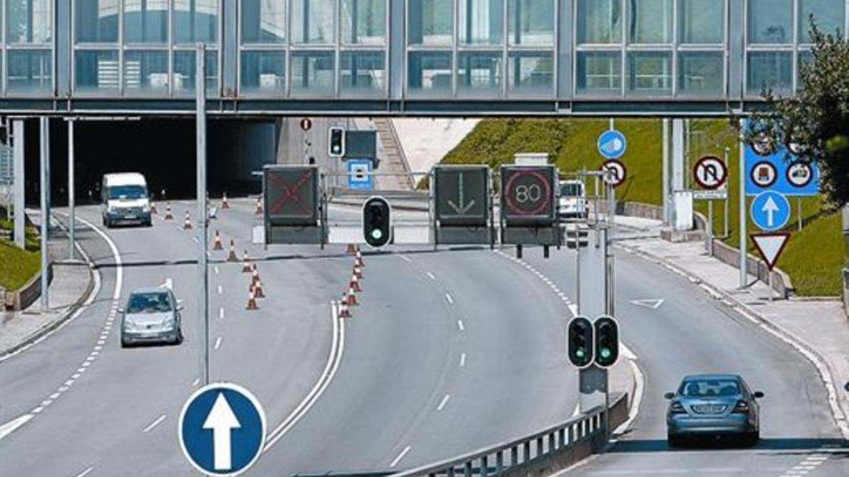 Entrada por la boca sur al túnel de Vallvidrera desde la Via Augusta, en dirección al Vallès Occidental.