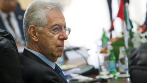 El primer ministre italià, Mario Monti, durant la reunió del grup Cinc més Cinc, divendres a La Valletta (Malta).