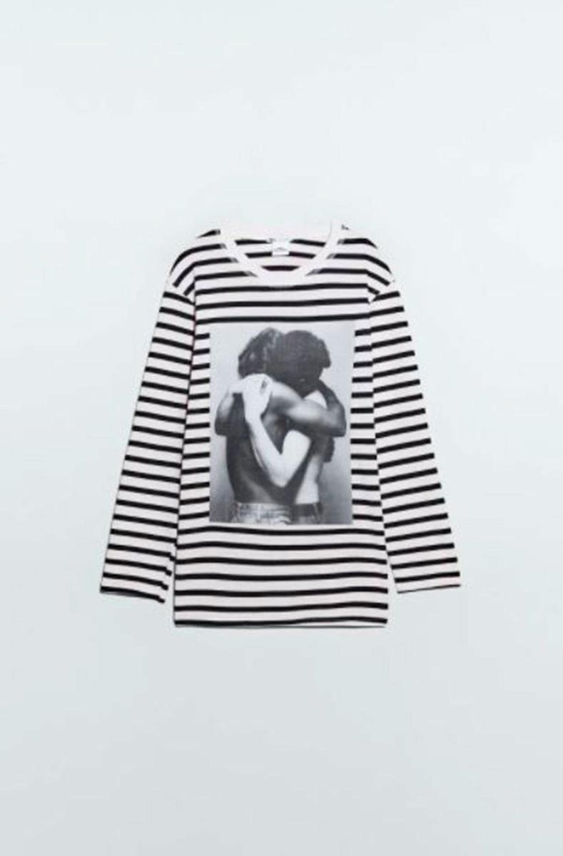 Camiseta rayas ROBERT MAPPLETHORPE de Zara (precio: 17,95 euros)