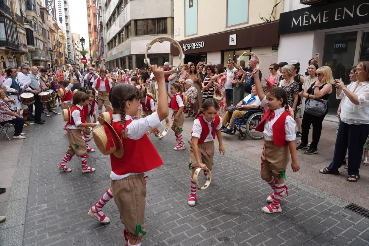 Castelló recibe con honores al Santísimo en la procesión del Corpus Christi