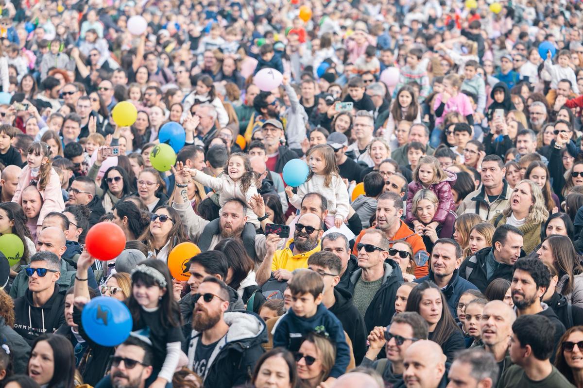La Fúmiga ompli de famílies el Festivernet de Tavernes de la Valldigna La Fúmiga ompli de famílies el Festivernet de Tavernes de la Valldigna