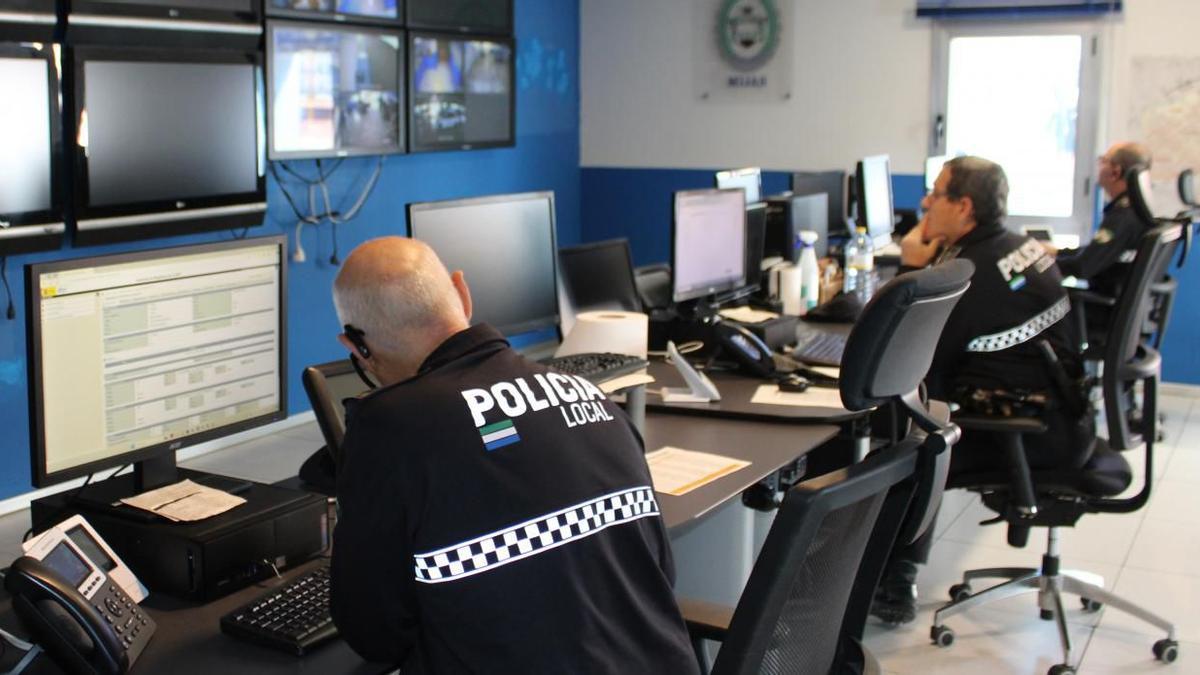 Sala de control de la Policía Local de Mijas