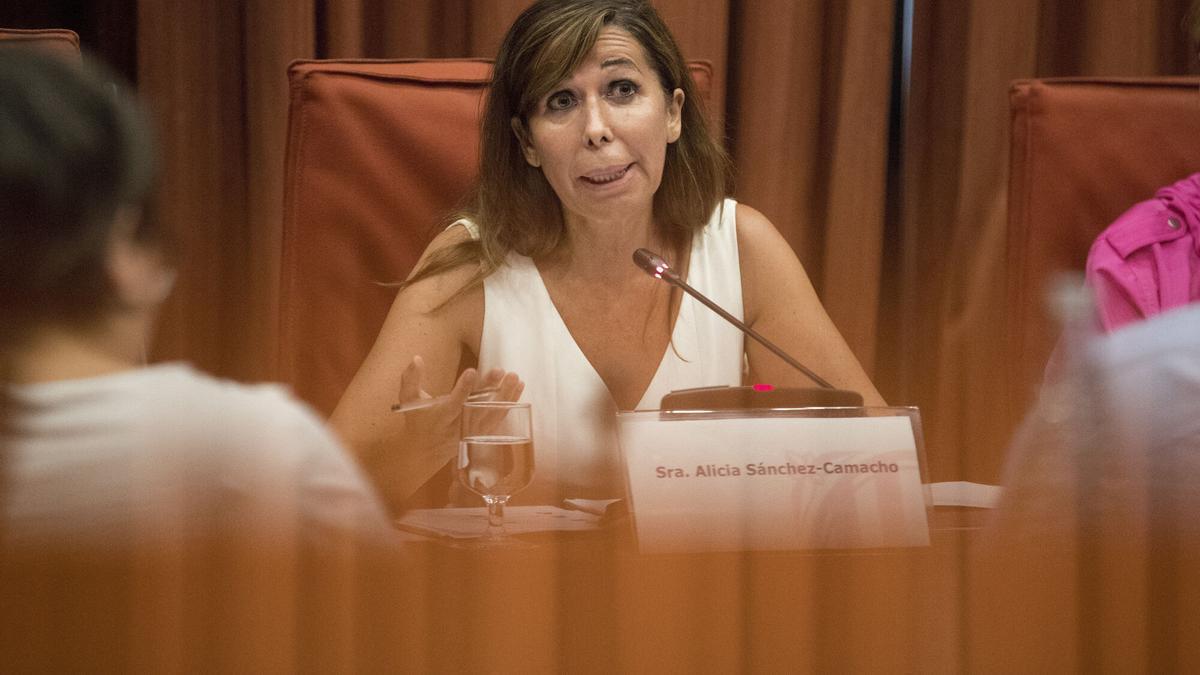 La expresidenta del PPC Alicia Sánchez-Camacho durante su intervención en la nueva sesión de la comisión de investigación del Parlament