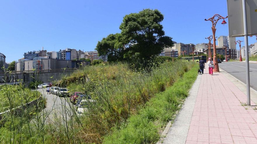La urbanización del acceso a Durmideiras y la playa de San Amaro, a partir de otoño