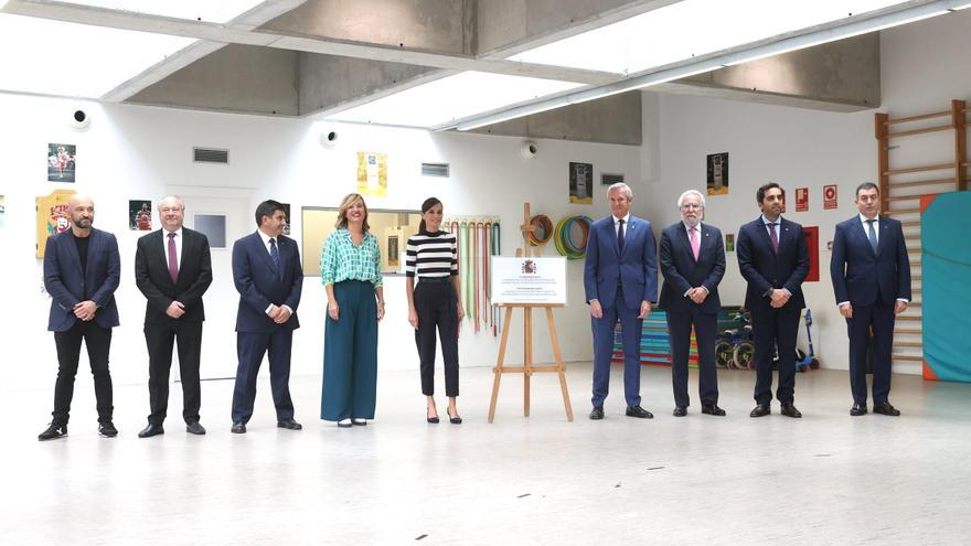 La reina Letizia llega a Oroso para inaugurar el curso escolar