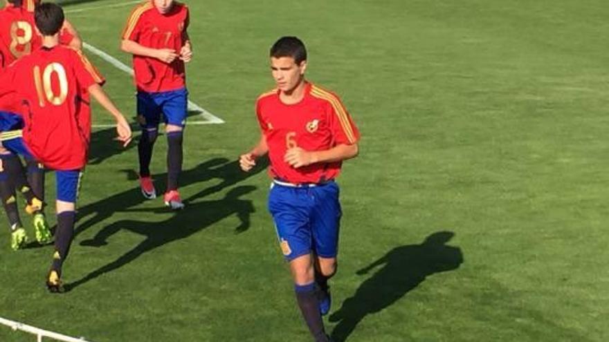 El futbolista Joan Gallego vuelve con la Selección Española sub-15