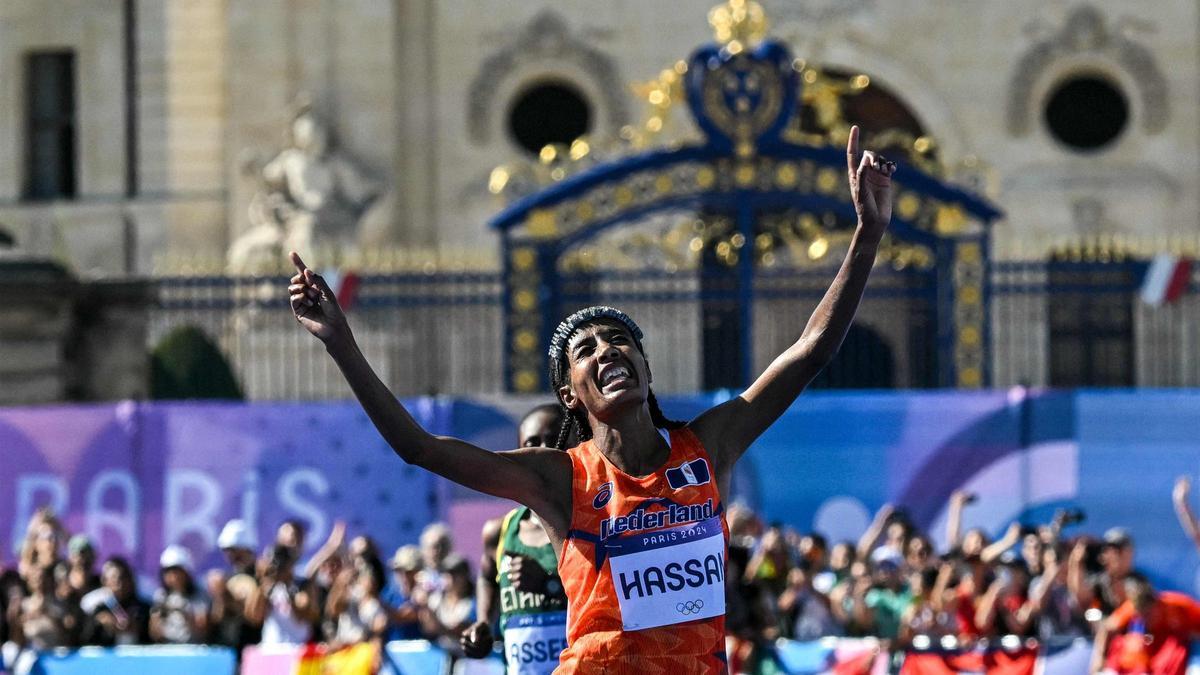 La atleta de Países Bajos, Hassan, oro en maratón, y tercera medalla en Paris 2024