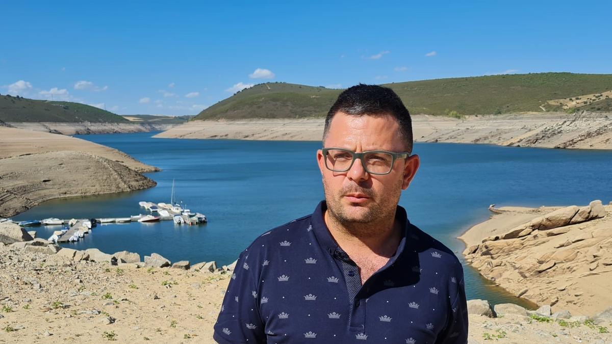 Luis Alberto Miguel, ayer a la vera del embalse del Esla