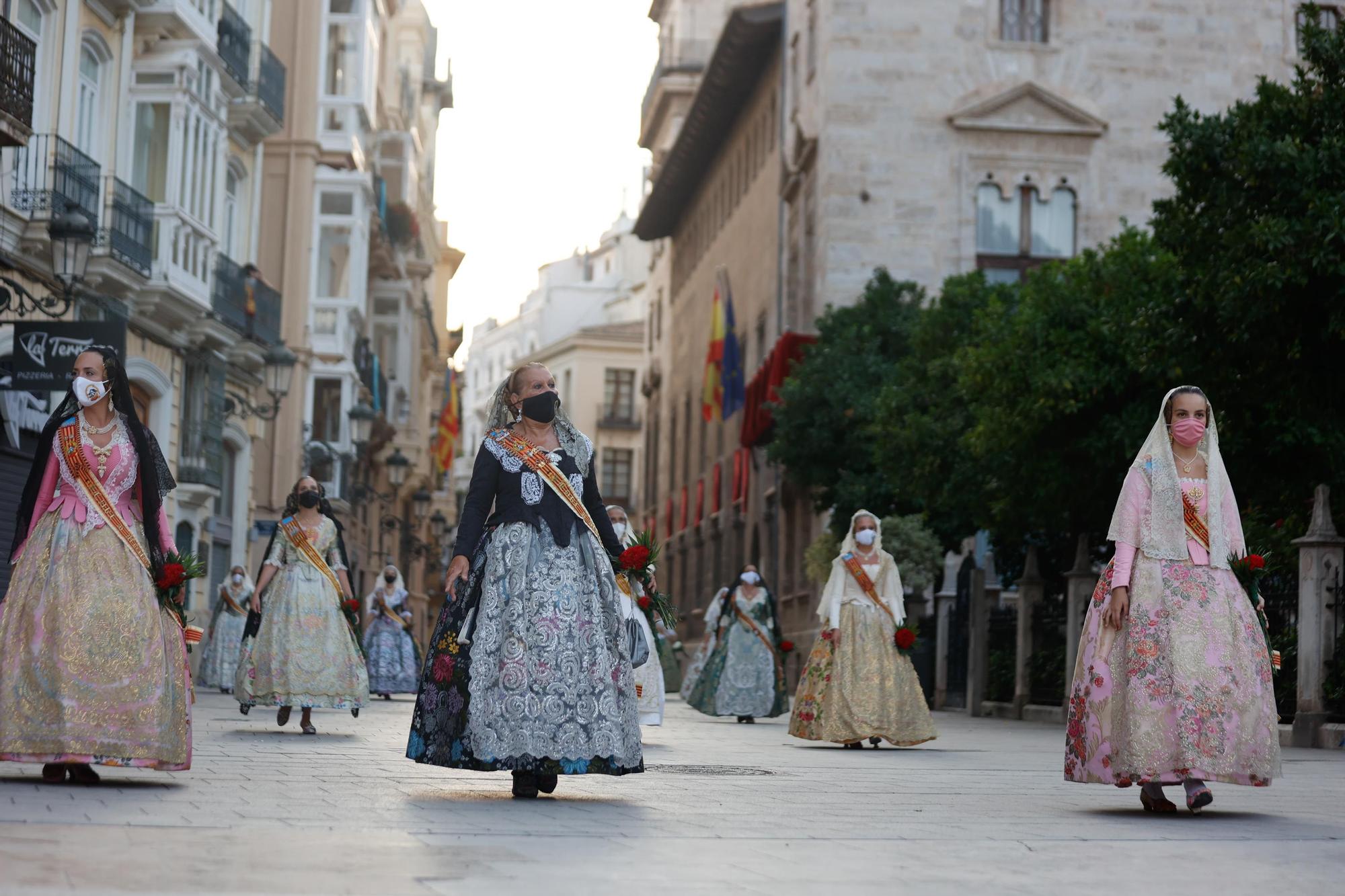 Búscate en el segundo día de Ofrenda por la calle Caballeros (entre las 19.00 y las 20.00 horas)