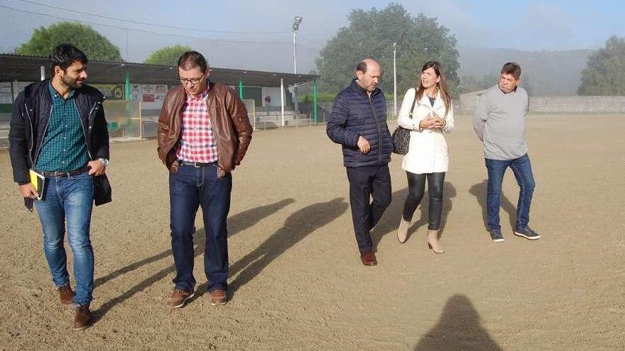 Imagen de la visita de Rafael Louzán al Municipal de Forcarei.