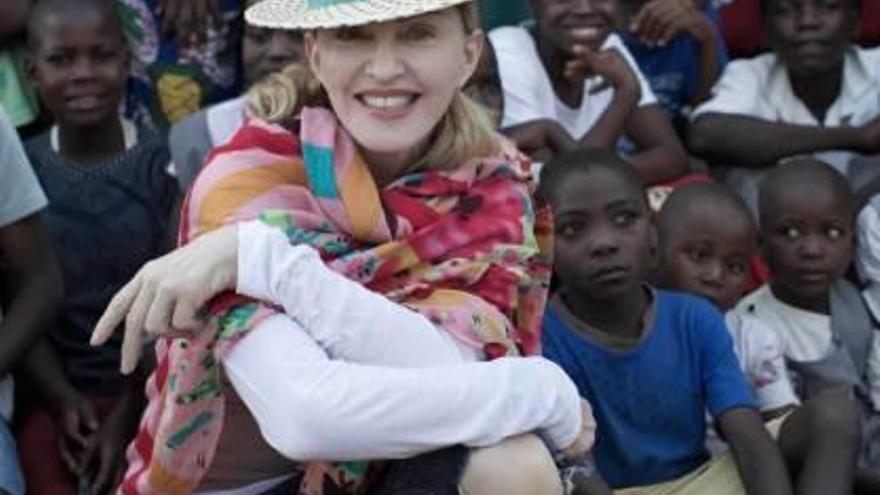 Madonna en uno de sus viajes a Malawi.