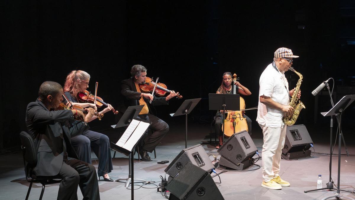 La agrupación del saxofonista cubano Román Filiú.