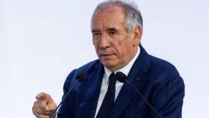 Bayrou se sotmet a un vot de confiança per tirar endavant el seu pla de retallades