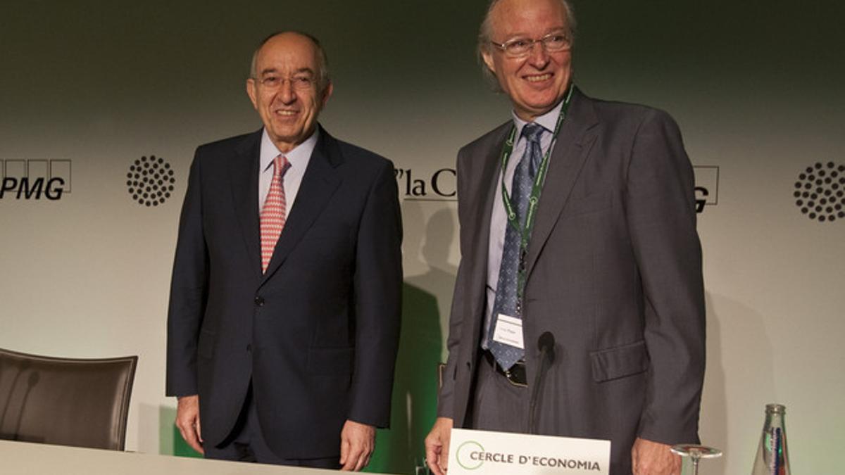 Miguel Ángel Fernández Ordóñez (izquierda) junto al presidente del Cercle d'Economia, Josep Piqué, este viernes, en Sitges.