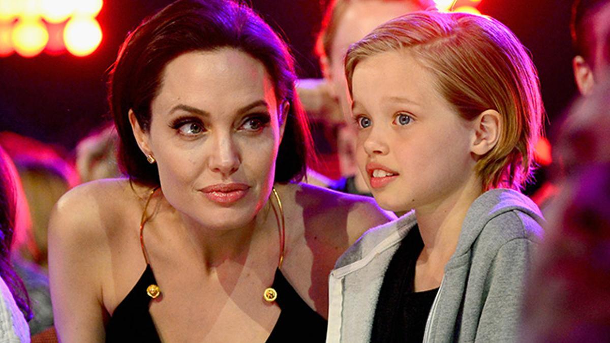Angelina Jolie junto a Shiloh en una entrega de premios