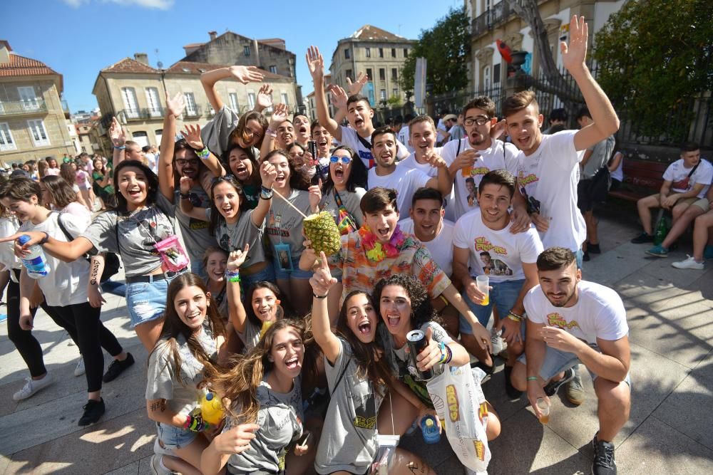 Cientos de jóvenes toman el centro histórico en la primera “noche de peñas” de 2017