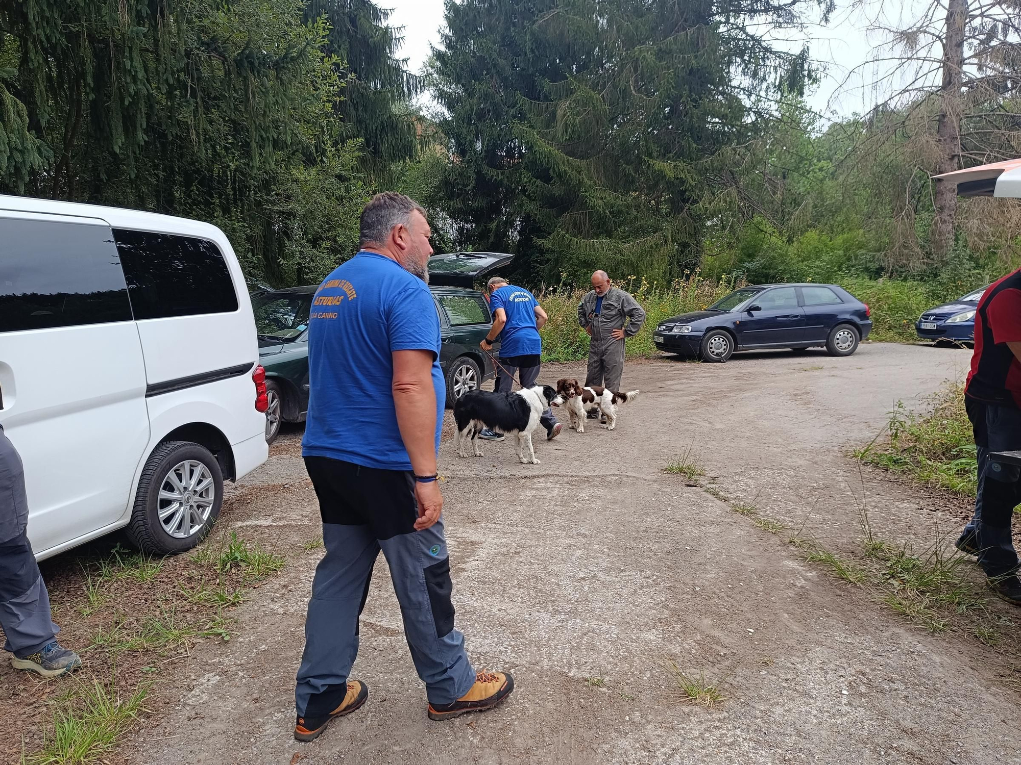 Así entrena la Unidad Canina de Rescate del Principado de Asturias, con sede en La Morgal