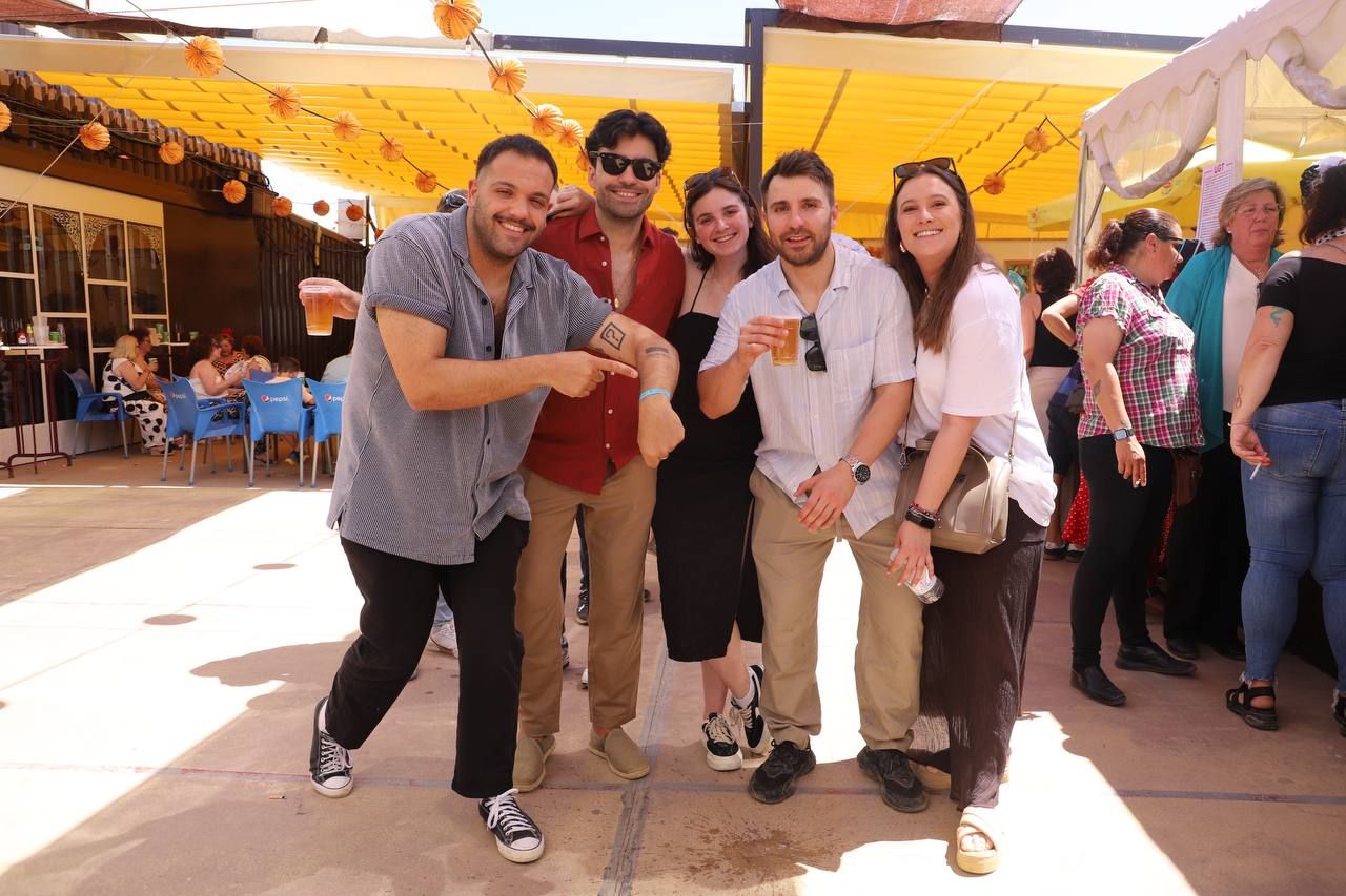 Amigos en El Arenal el sábado de Feria