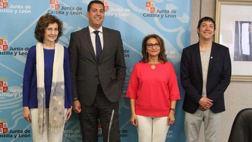 Desde la izquierda, Rosario García, Alberto Castro, Pilar Alonso y José Álvarez, ayer en la Junta.