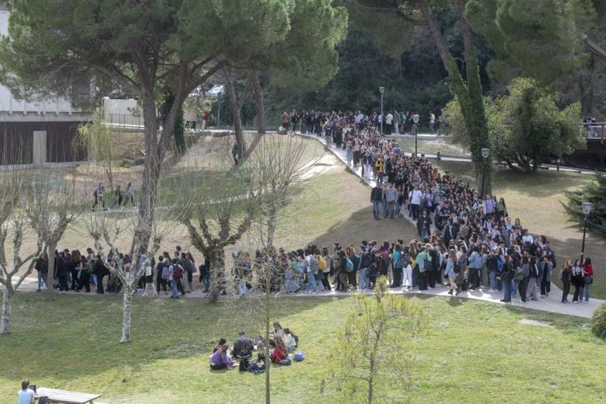 Estudiantesde la UAB se manifiestan en denuncia por los casos de agresión sexual de profesores denunciadas en los últimos días.