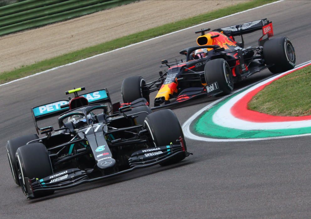 Hamilton se impone en Imola.