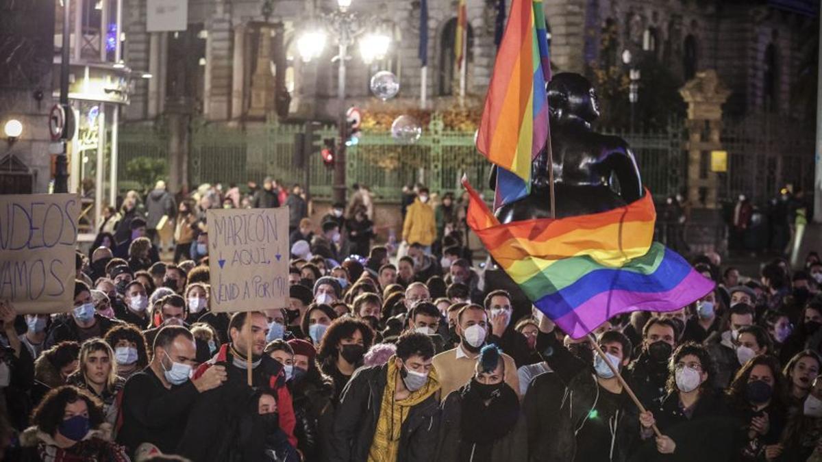 Oviedo alza su voz contra la homofobia: “Hoy todos somos maricones de mierda”