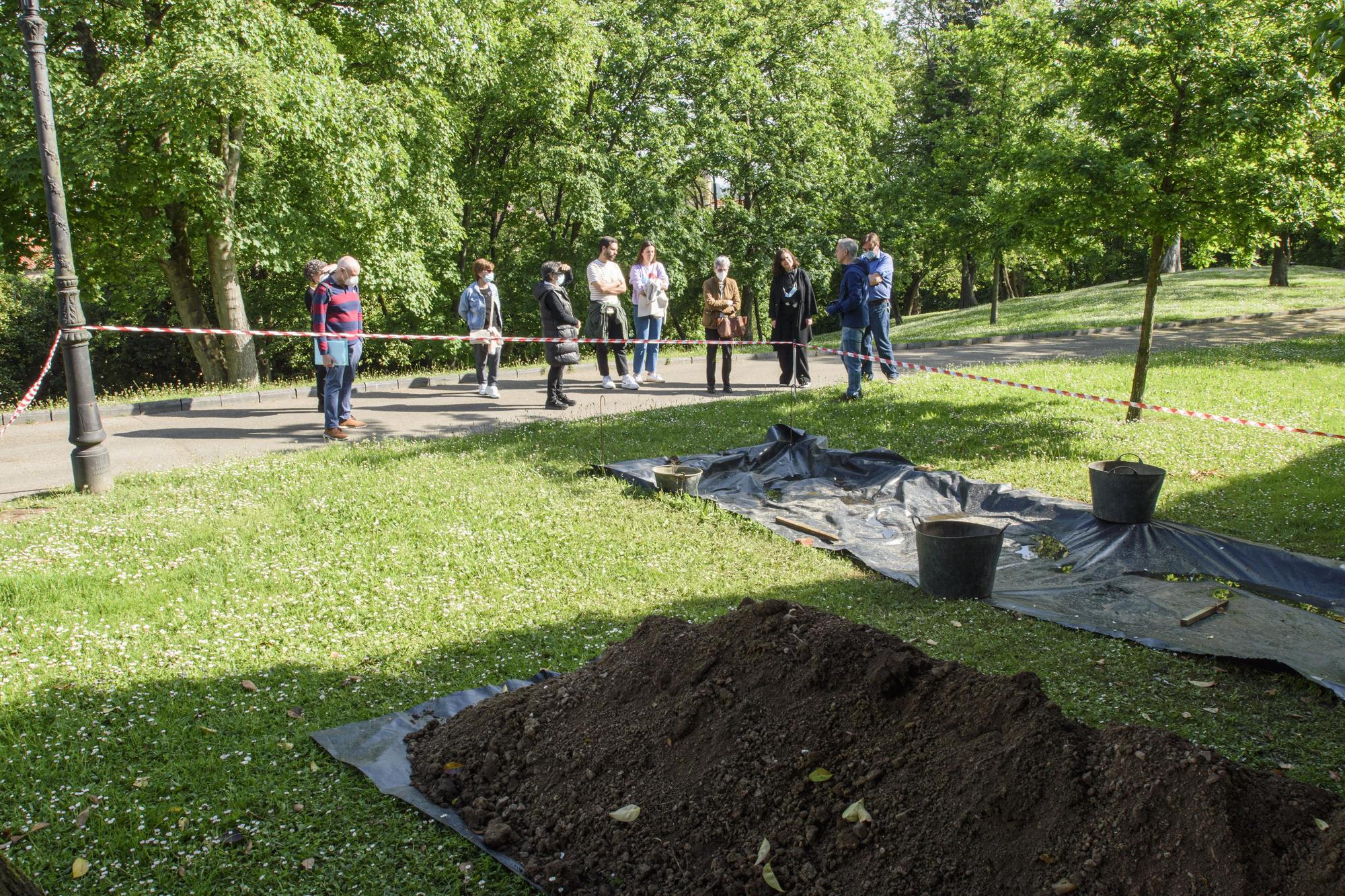 EN IMÁGENES: Así fue la primera visita guiada por los jardines de La Rodriga en Oviedo