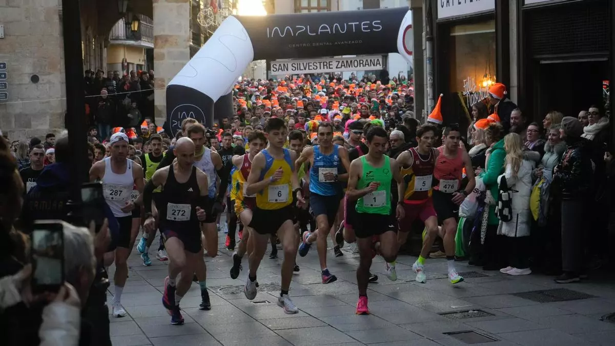 Zamora despide 2023 con su colorida San Silvestre